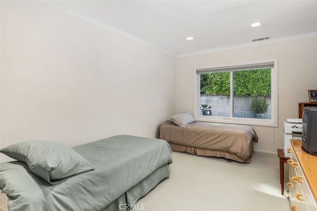 16903 Oak View Drive, Encino, CA 91436