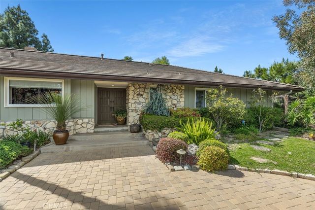 16903 Oak View Drive, Encino, CA 91436