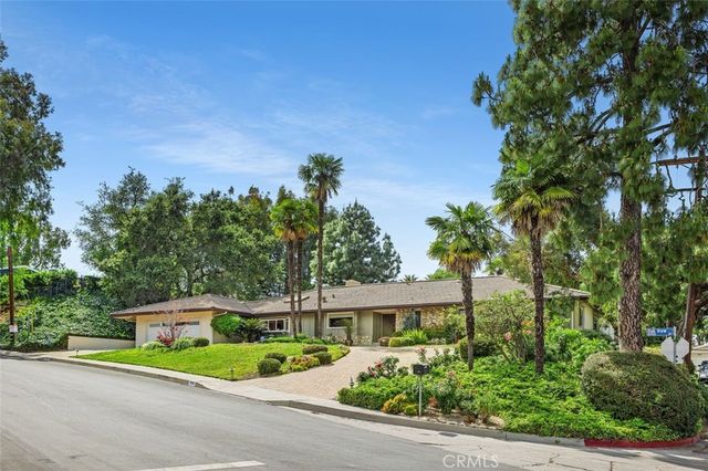 16903 Oak View Drive, Encino, CA 91436