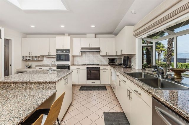 16903 Oak View Drive, Encino, CA 91436