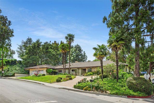 16903 Oak View Drive, Encino, CA 91436