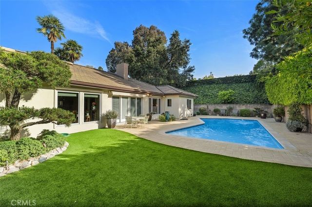 16903 Oak View Drive, Encino, CA 91436