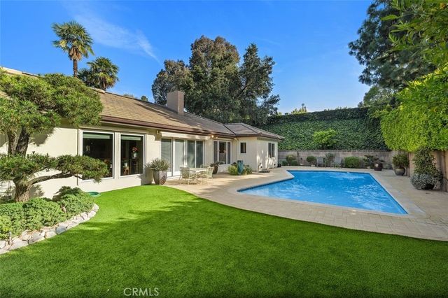 16903 Oak View Drive, Encino, CA 91436