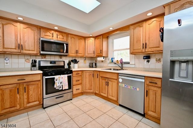 27 Caro Dr, West Milford Twp., NJ 07438