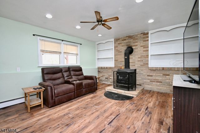 27 Caro Dr, West Milford Twp., NJ 07438