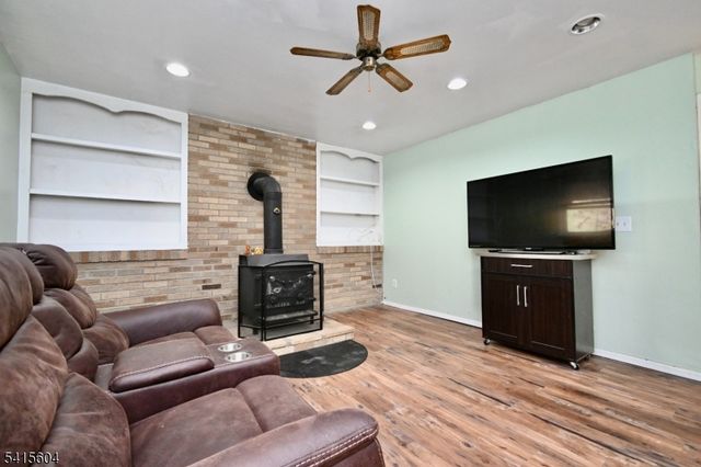 27 Caro Dr, West Milford Twp., NJ 07438