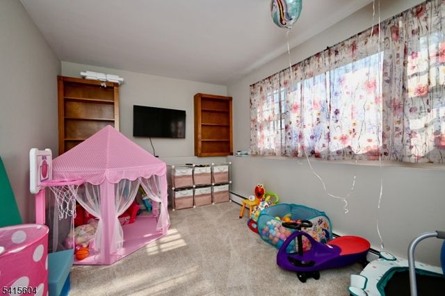 27 Caro Dr, West Milford Twp., NJ 07438