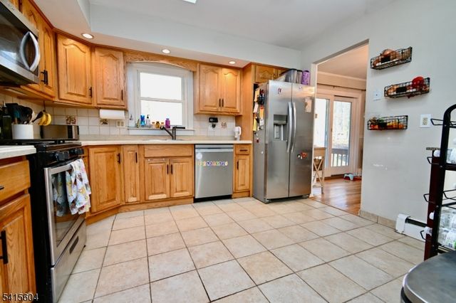 27 Caro Dr, West Milford Twp., NJ 07438