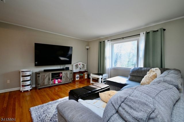 27 Caro Dr, West Milford Twp., NJ 07438