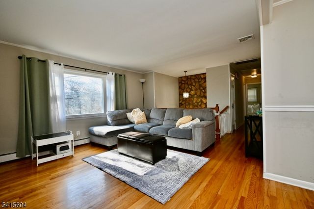 27 Caro Dr, West Milford Twp., NJ 07438