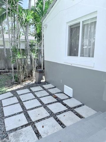 1643 Nethia Dr, Miami, FL 33133