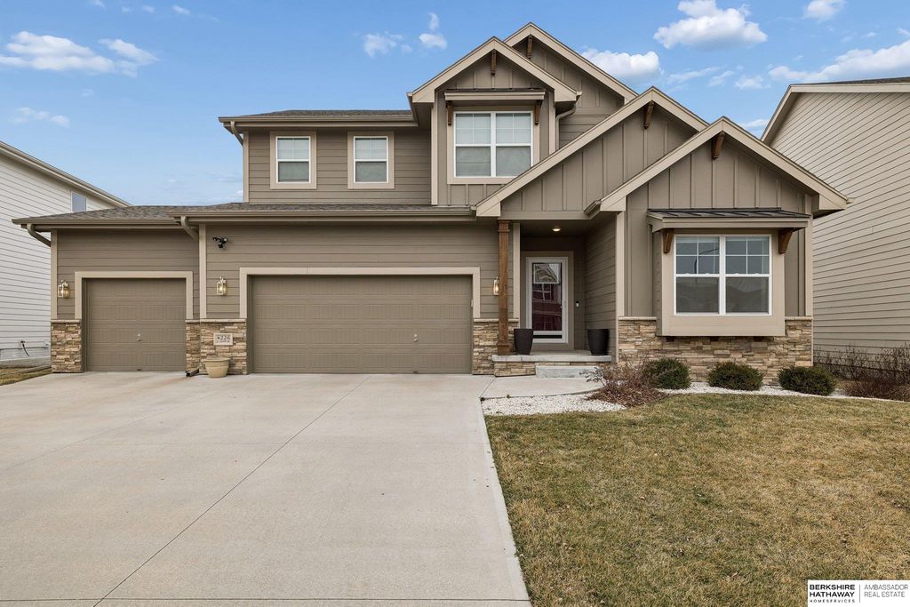 4226 S 214th Street, Elkhorn, NE 68022