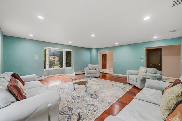 10 Deforest Court, West Nyack, NY 10994