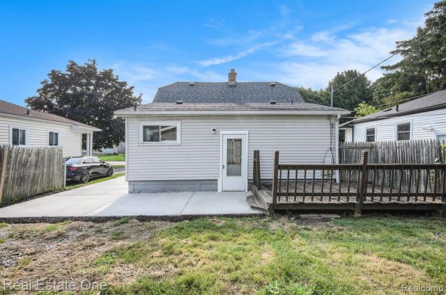 24924 Tuscany Avenue, Eastpointe, MI 48021