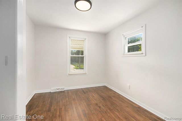 24924 Tuscany Avenue, Eastpointe, MI 48021