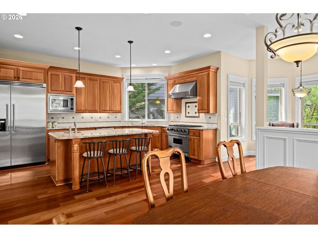 9723 Nw HENRY Ct, Portland, OR 97229