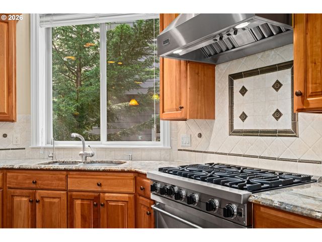 9723 Nw HENRY Ct, Portland, OR 97229