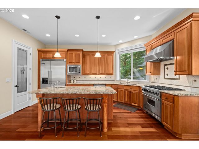 9723 Nw HENRY Ct, Portland, OR 97229