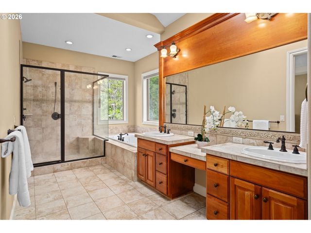 9723 Nw HENRY Ct, Portland, OR 97229
