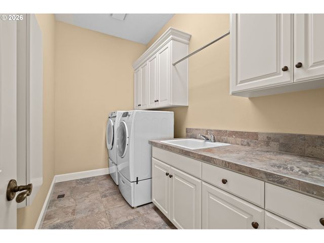 9723 Nw HENRY Ct, Portland, OR 97229
