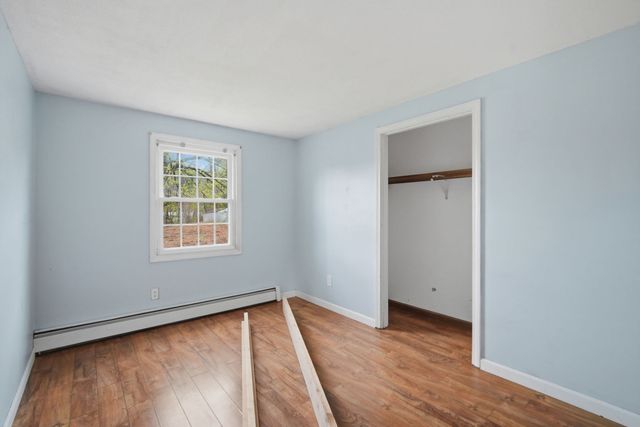 71 Sun Valley Rd, Holyoke, MA 01040