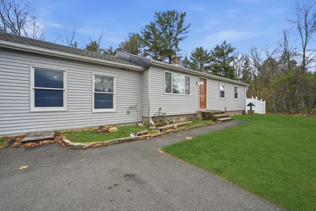 71 Sun Valley Rd, Holyoke, MA 01040