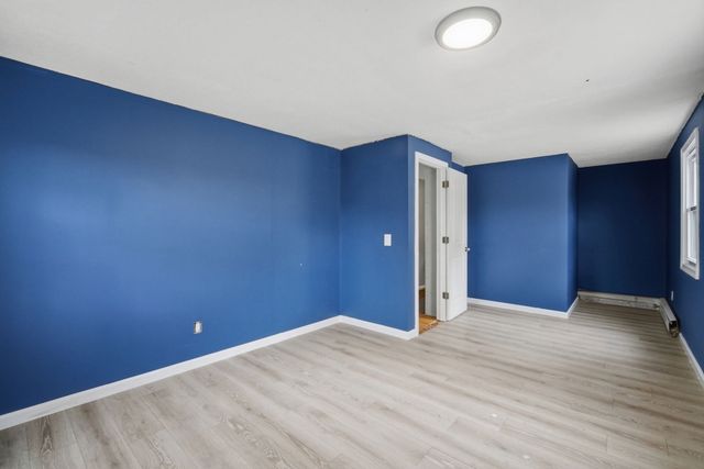 71 Sun Valley Rd, Holyoke, MA 01040