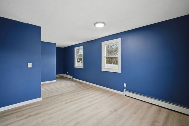 71 Sun Valley Rd, Holyoke, MA 01040