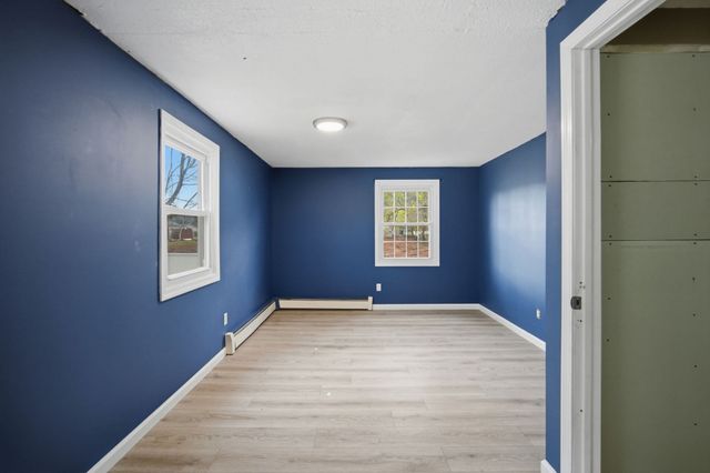 71 Sun Valley Rd, Holyoke, MA 01040