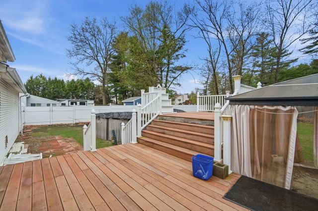 71 Sun Valley Rd, Holyoke, MA 01040