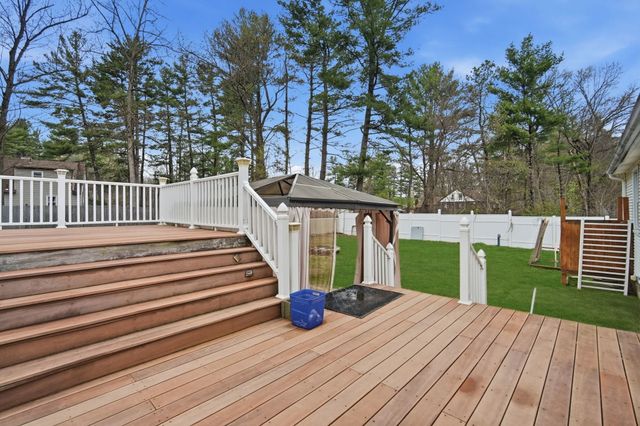 71 Sun Valley Rd, Holyoke, MA 01040