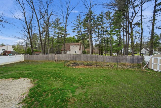 71 Sun Valley Rd, Holyoke, MA 01040
