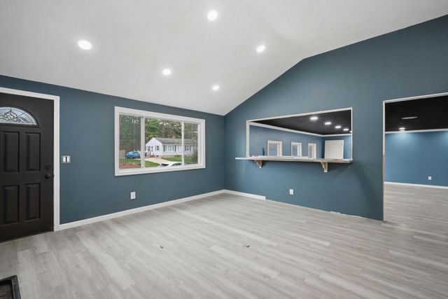 71 Sun Valley Rd, Holyoke, MA 01040