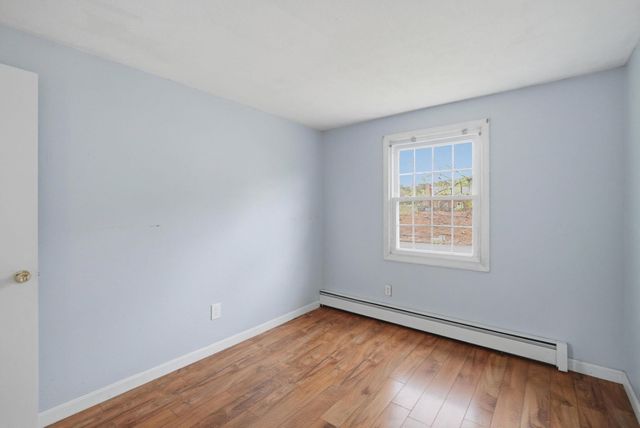 71 Sun Valley Rd, Holyoke, MA 01040