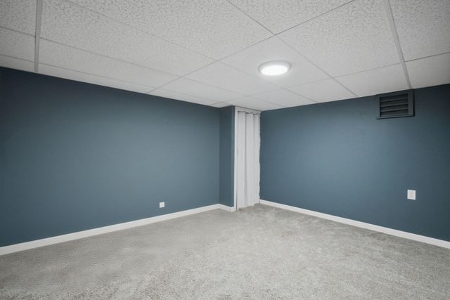 71 Sun Valley Rd, Holyoke, MA 01040