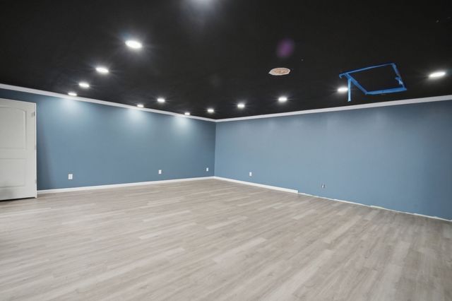 71 Sun Valley Rd, Holyoke, MA 01040