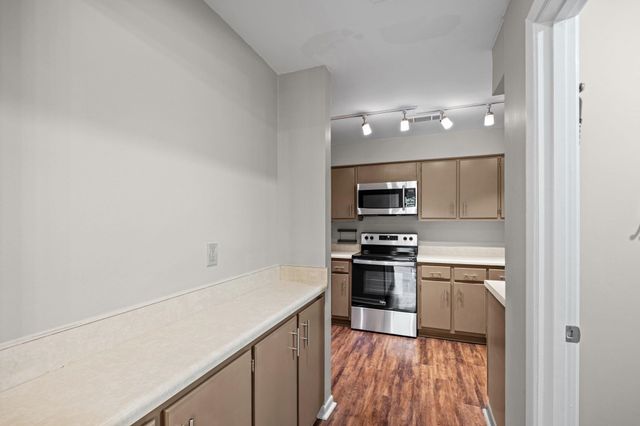 2277 Union Ave Apt 103, Memphis, TN 38104