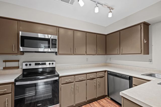 2277 Union Ave Apt 103, Memphis, TN 38104