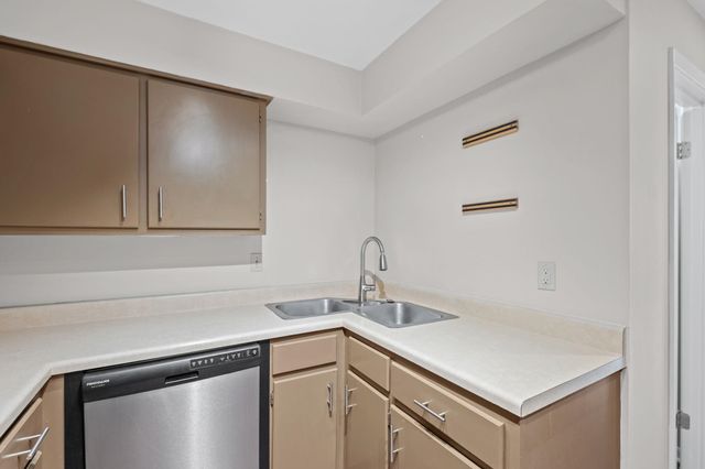 2277 Union Ave Apt 103, Memphis, TN 38104