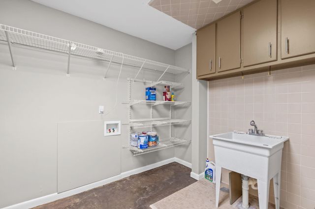 2277 Union Ave Apt 103, Memphis, TN 38104