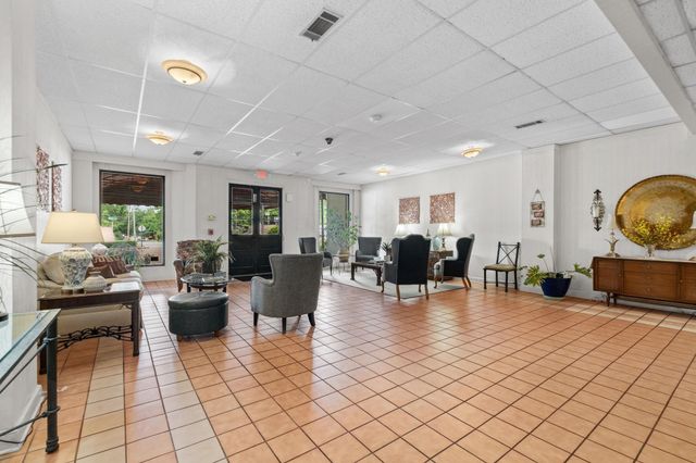 2277 Union Ave Apt 103, Memphis, TN 38104