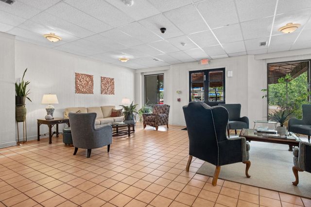 2277 Union Ave Apt 103, Memphis, TN 38104