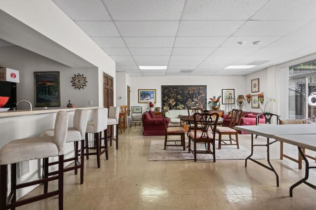 2277 Union Ave Apt 103, Memphis, TN 38104