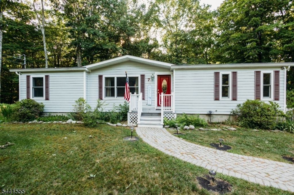 7 New Myrtle Dr, Montague Twp., NJ 07827
