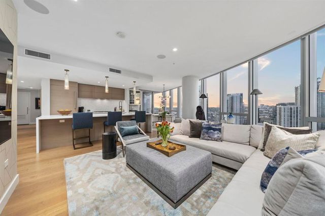 888 W E 2405, San Diego, CA 92101