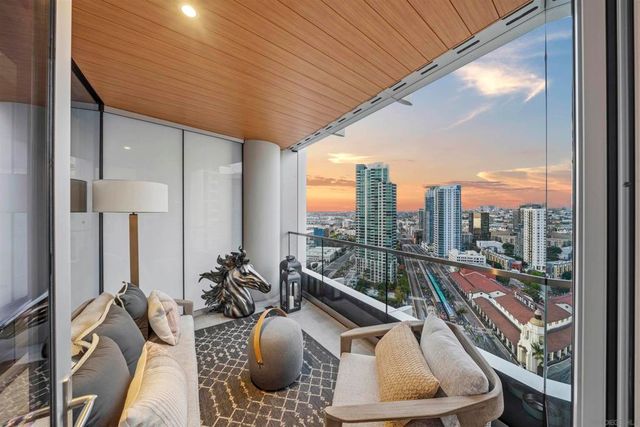 888 W E 2405, San Diego, CA 92101