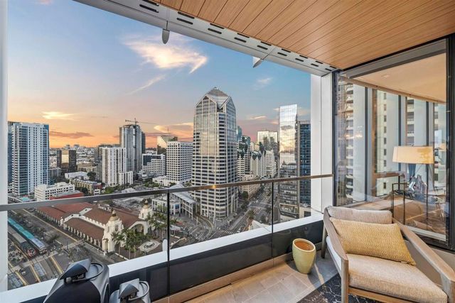 888 W E 2405, San Diego, CA 92101