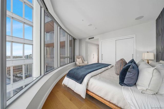 888 W E 2405, San Diego, CA 92101