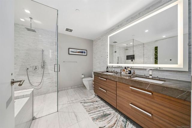 888 W E 2405, San Diego, CA 92101