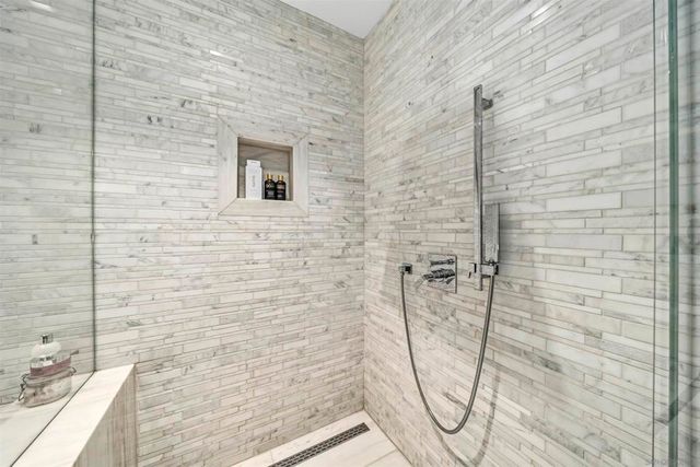 888 W E 2405, San Diego, CA 92101